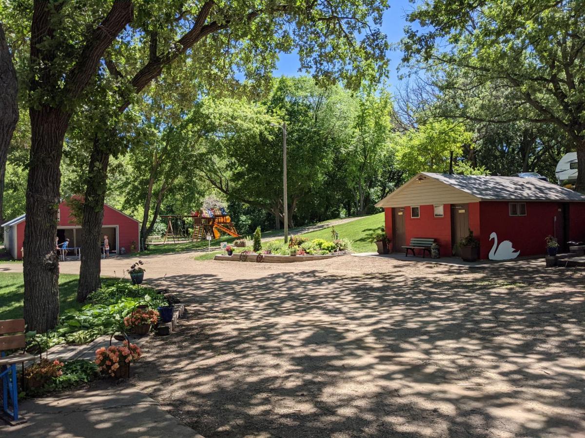 Swan Lake Resort & Campground Fergus Falls Esterno foto